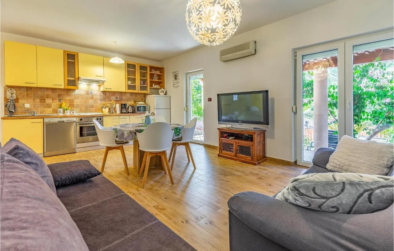 2 Bedroom Awesome Apartment In Medulin 0*,  Hırvatistan