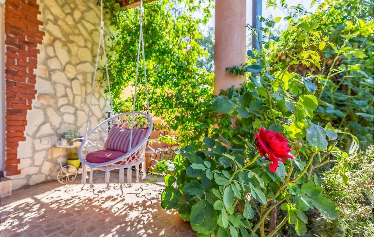 2 Bedroom Awesome Apartment In Medulin