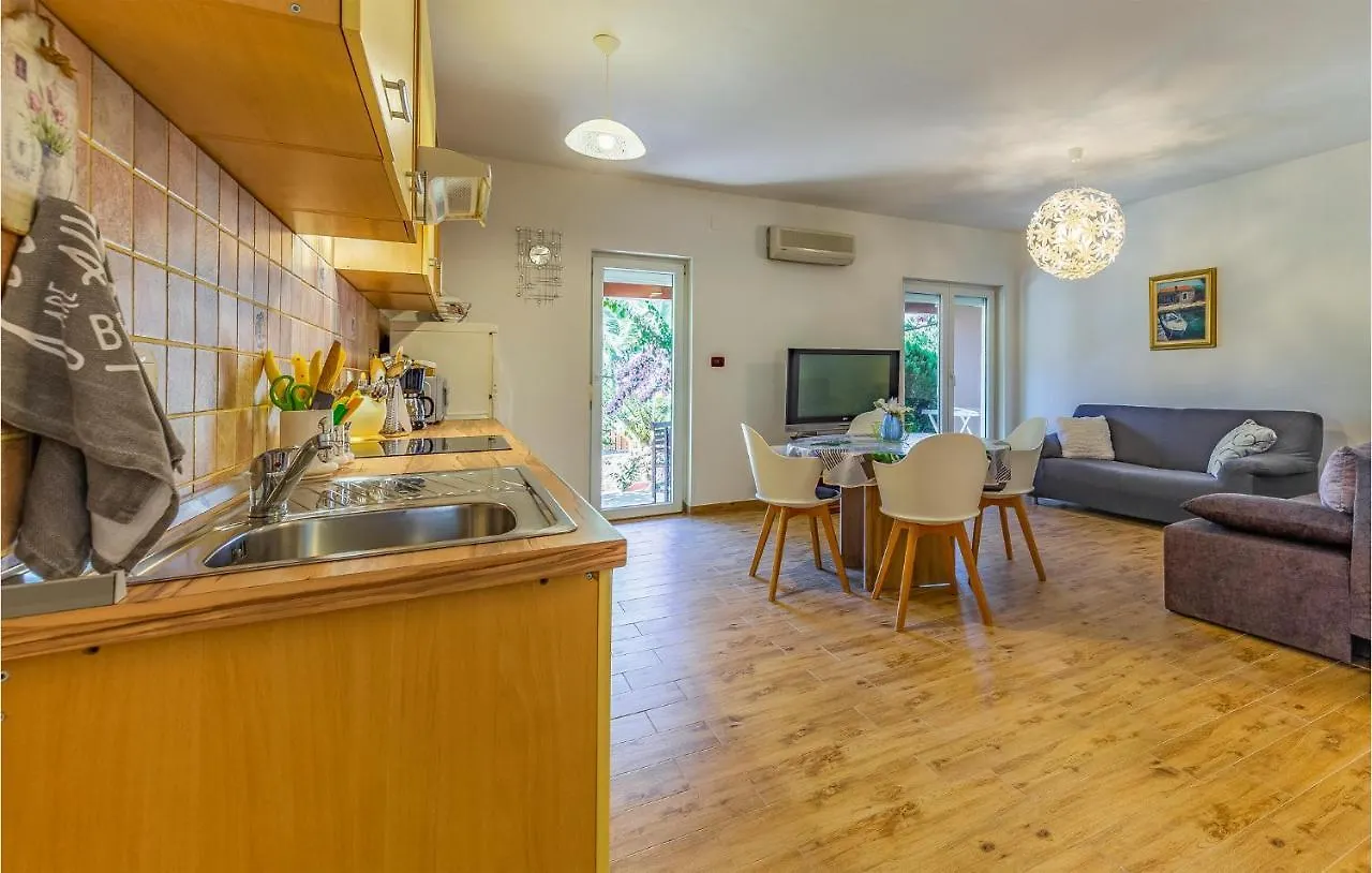 2 Bedroom Awesome Apartment In Medulin Hırvatistan