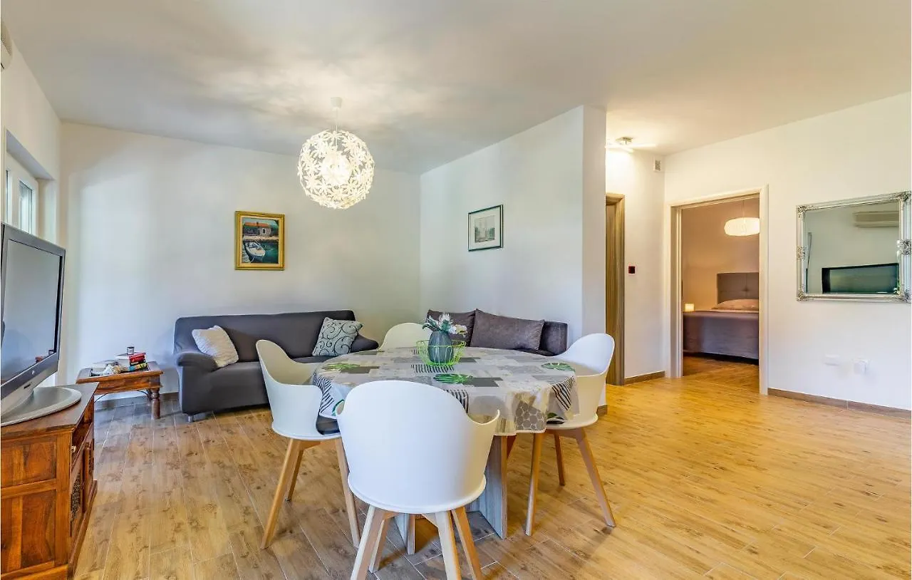 2 Bedroom Awesome Apartment In Medulin