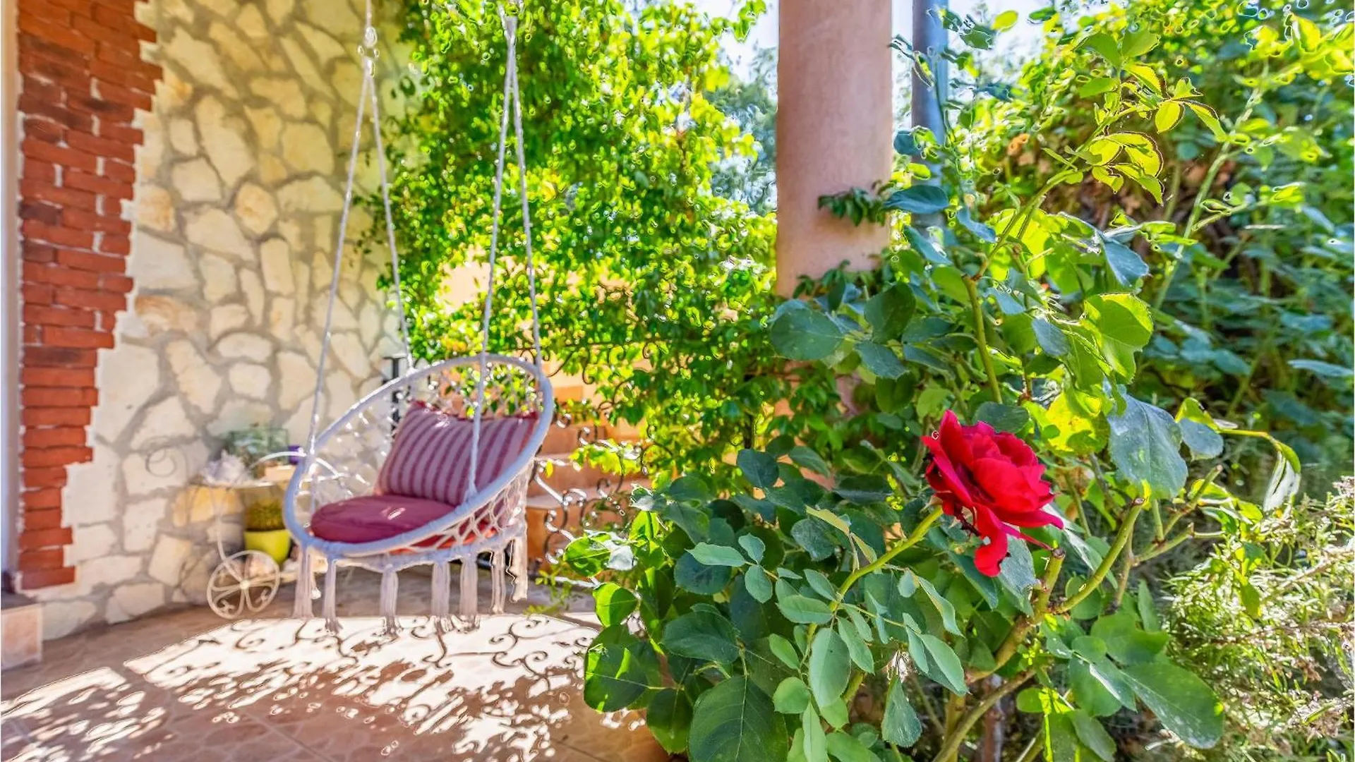 2 Bedroom Awesome Apartment In Μεντουλίν